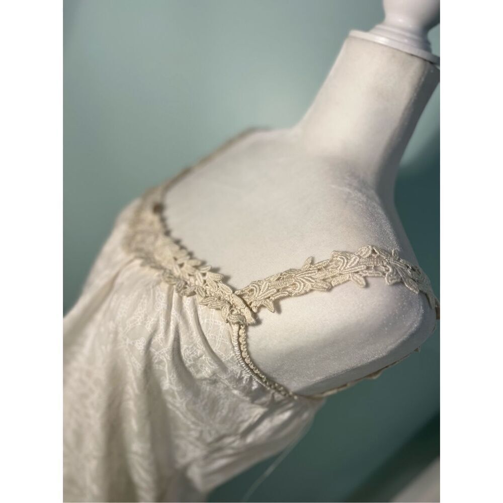 NWT Bennetton cream floral loose fit tank top with lace trim -S - Picture 3 of 8